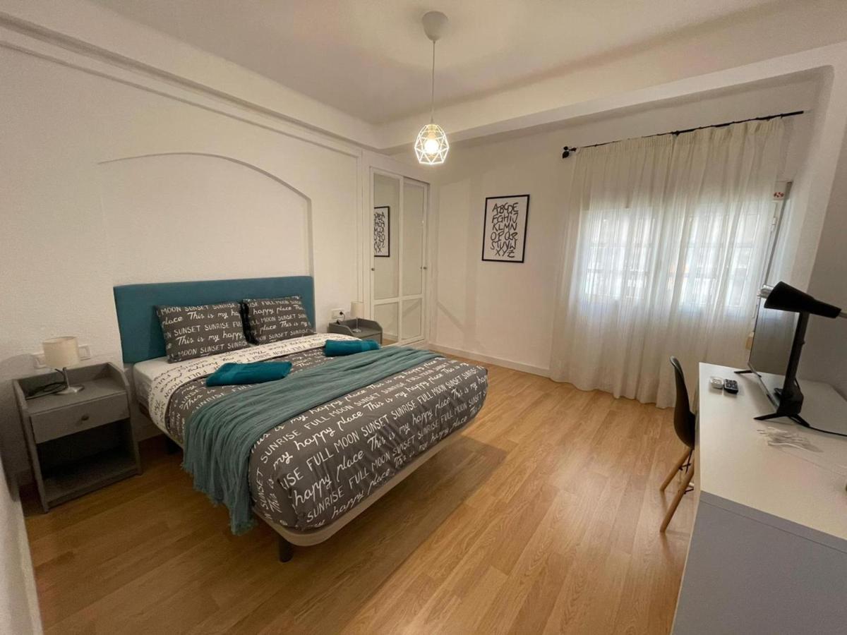 Holidays2Malaga 2 Bedroom Armengual De La Mota Close Shopping Center Εξωτερικό φωτογραφία